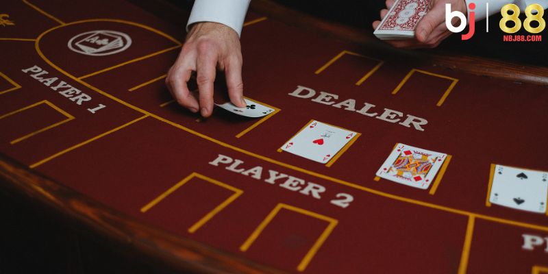 ảnh casino BJ88 với dealer thật và không gian đẳng cấp.